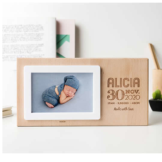 marco de fotos de madera personalizado y con foto impresa como regalo para un recién nacido