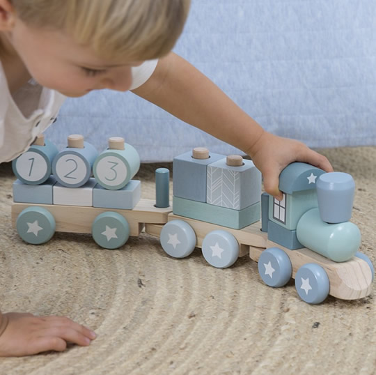 tren de madera de little dutch en color azul, juguete educativo y entretenido como regalo para niños